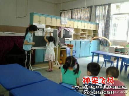 女儿参与开放式教学活动.jpg