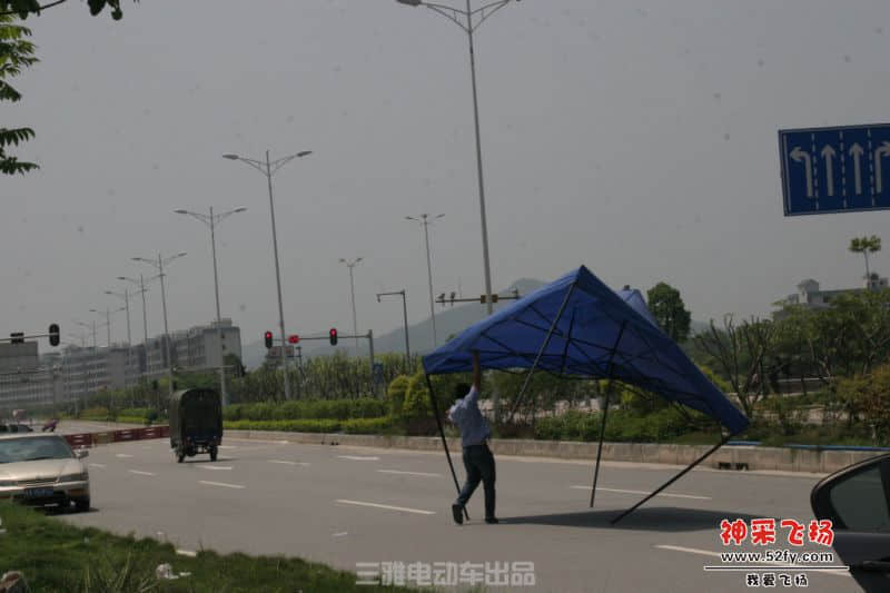 高速公路上的一幕，幸好没事