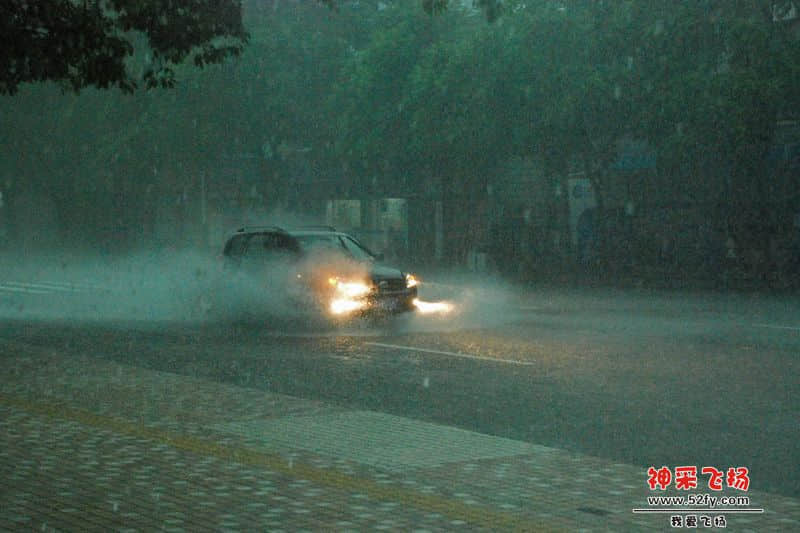 雨中疾驰02.JPG