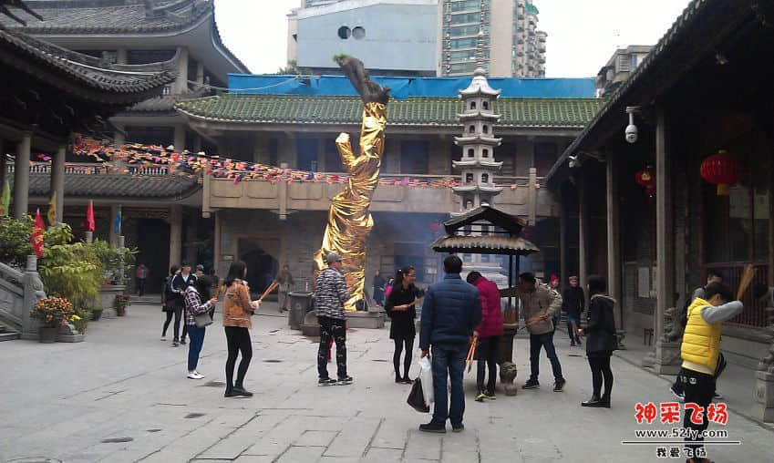 华林寺拜神2.jpg