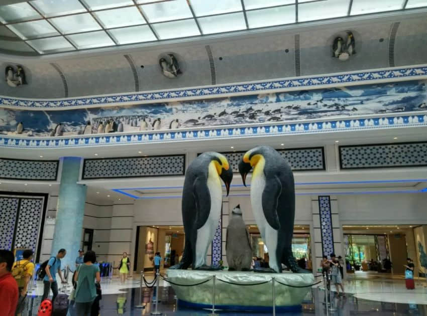 企鹅酒店大堂的巨型企鹅