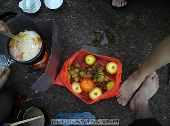 美食，再加一只未进化成功的猪脚！.jpg