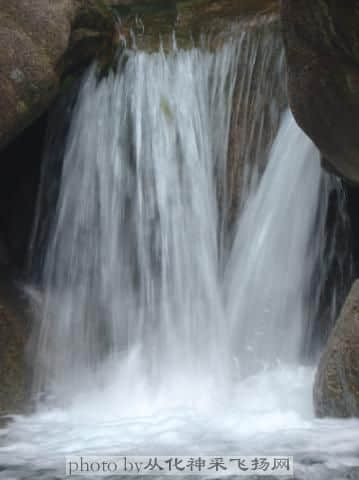 暴雨后的流水.jpg